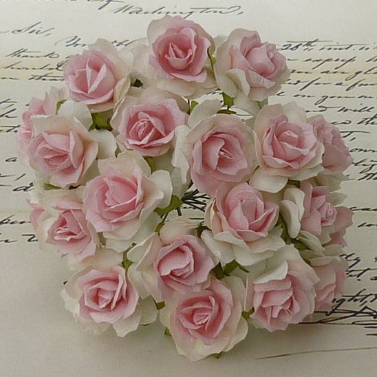 50 WHITE WITH BABY PINK CENTRE MULBERRY PAPER WILD ROSE - 30mm - Click Image to Close