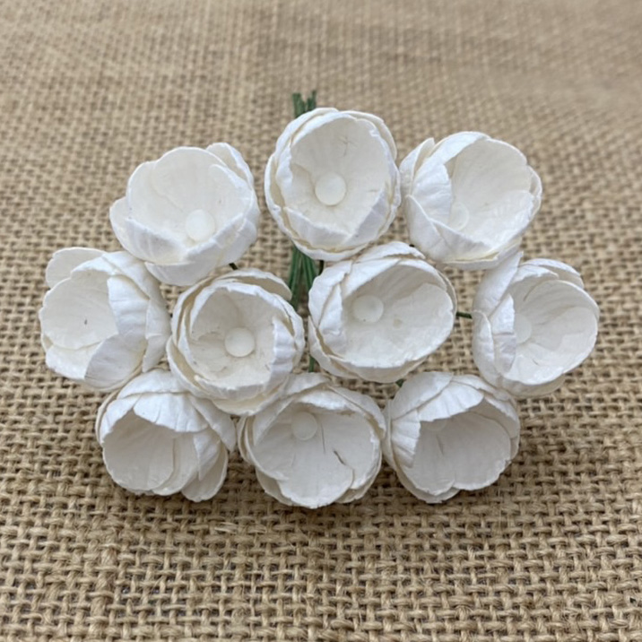 50 WHITE MULBERRY PAPER BUTTERCUPS - Click Image to Close